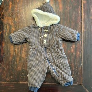 Baby’s Familiar Houndstooth Snowsuit